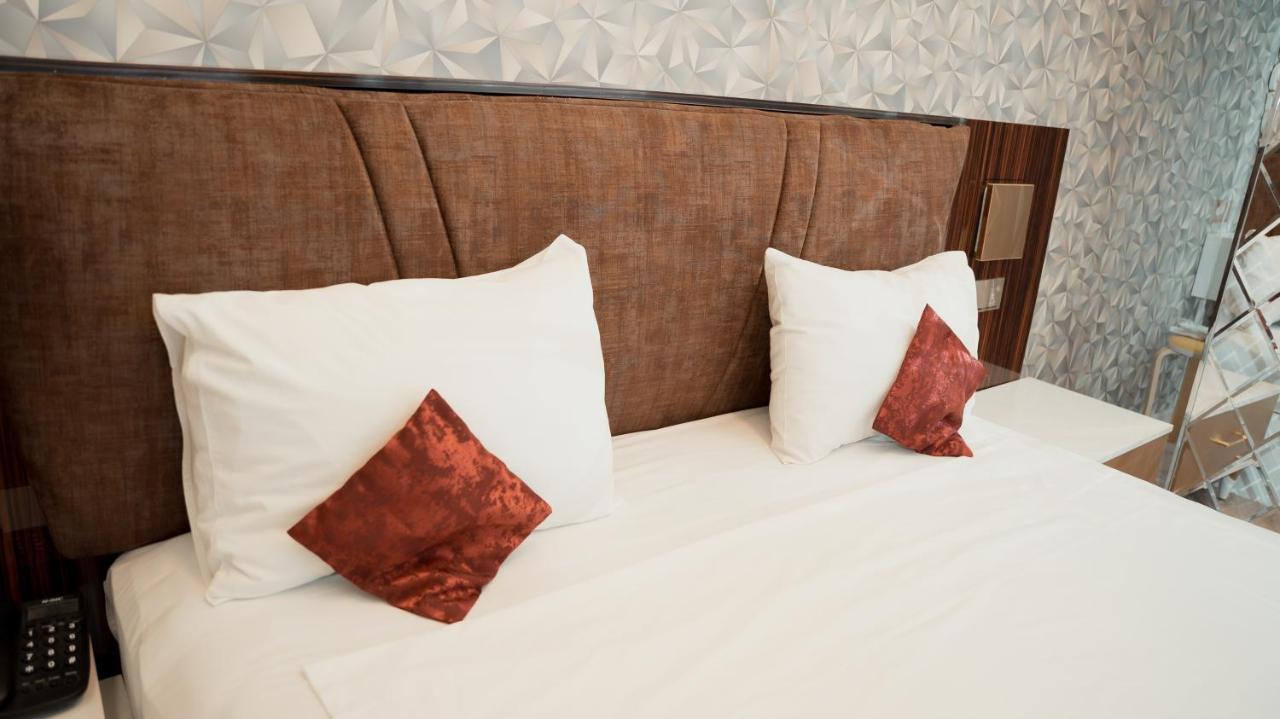 Dionis Baku Hotel ภายนอก รูปภาพ