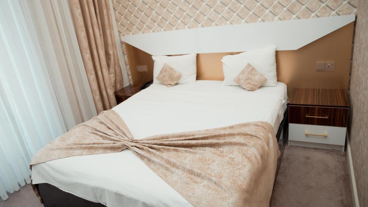 Dionis Baku Hotel ภายนอก รูปภาพ