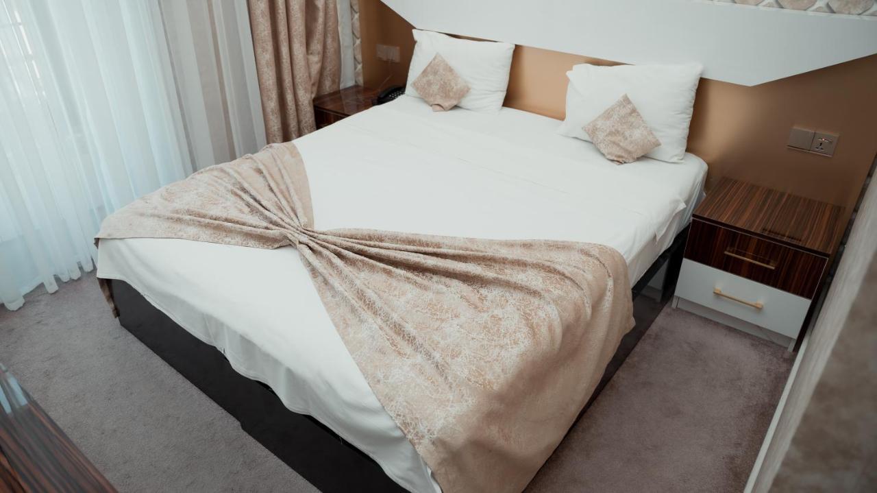Dionis Baku Hotel ภายนอก รูปภาพ